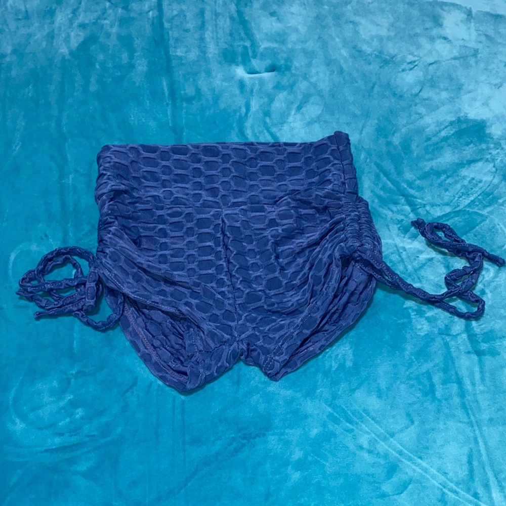 Women's Blue Textured Yoga Shorts